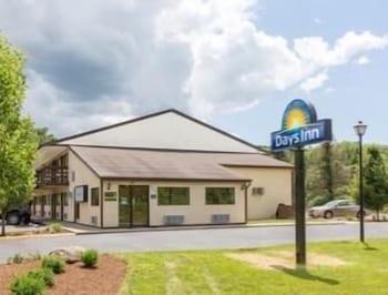 Days Inn By Wyndham Athens Exterior photo