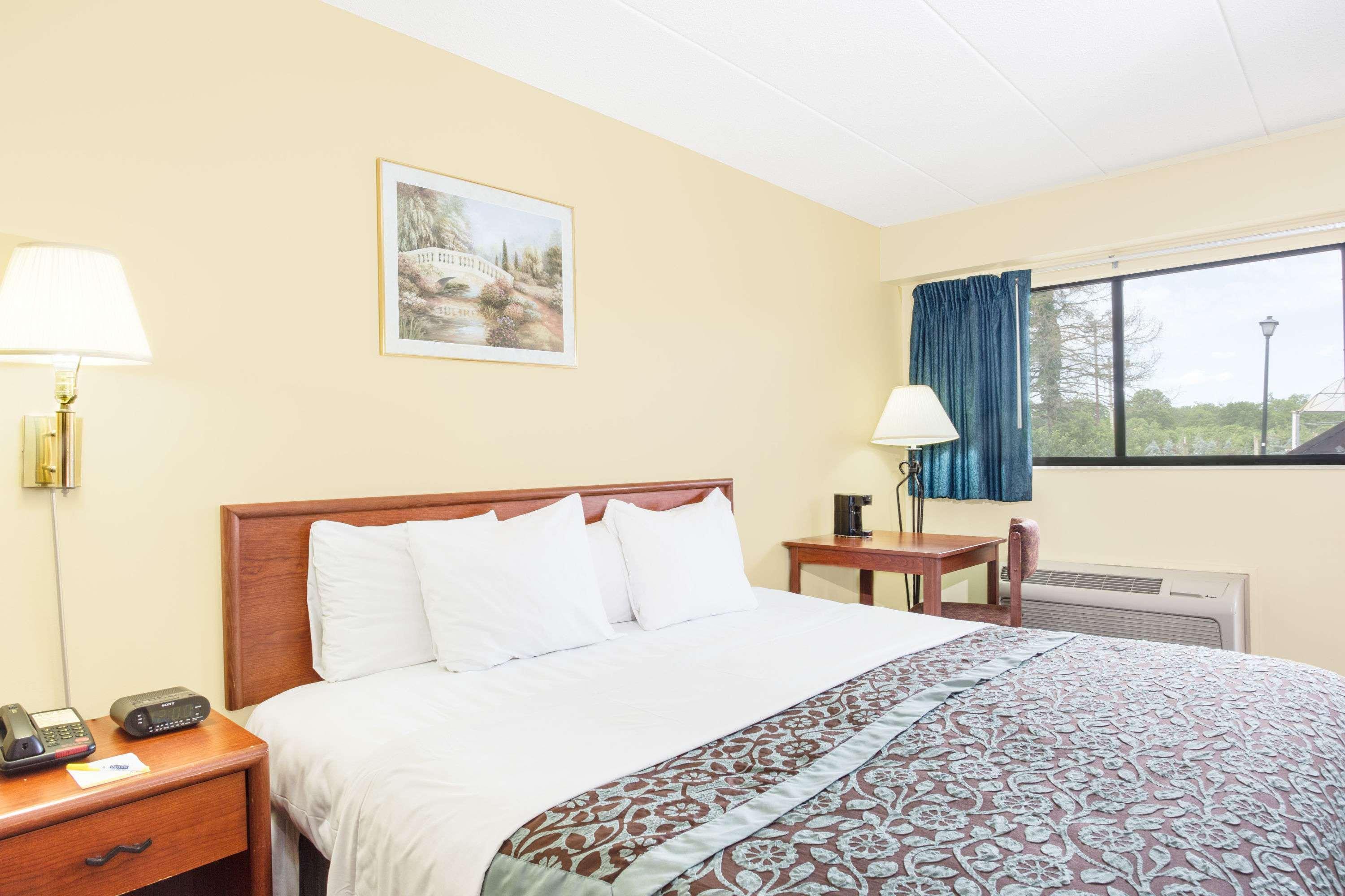 Days Inn By Wyndham Athens Exterior photo