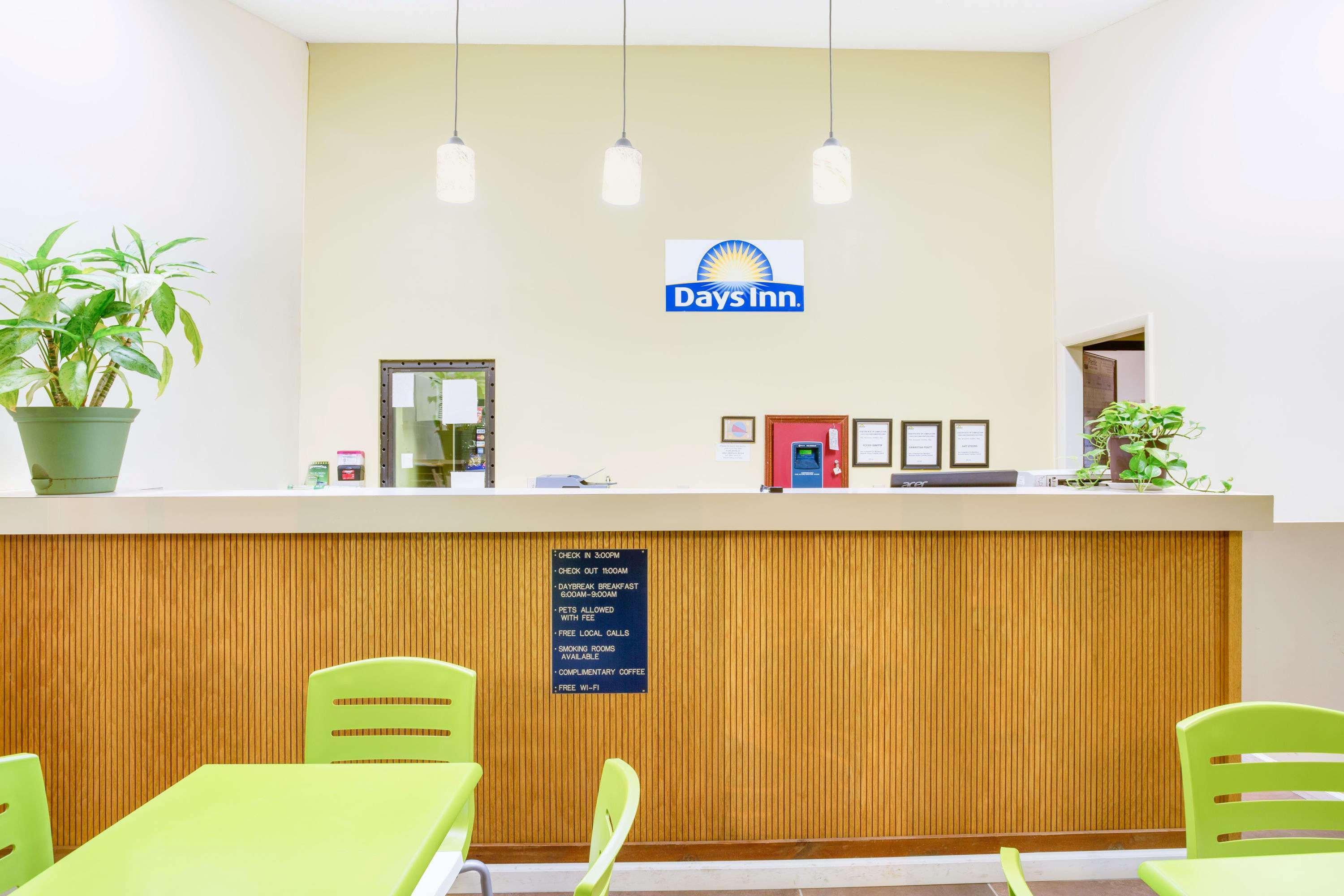 Days Inn By Wyndham Athens Exterior photo