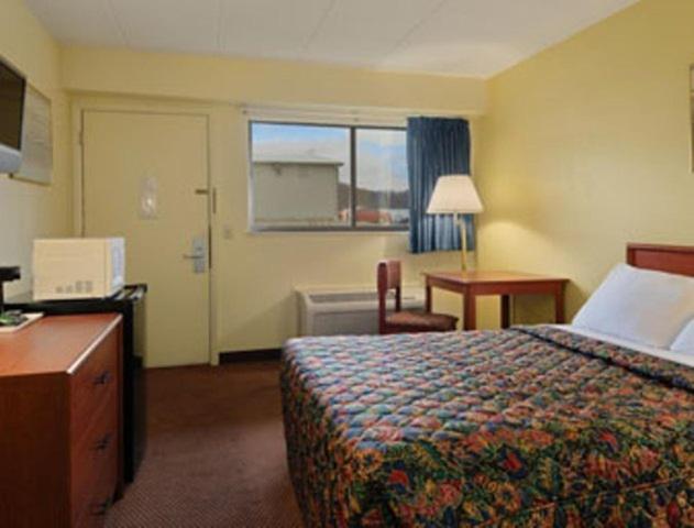 Days Inn By Wyndham Athens Room photo